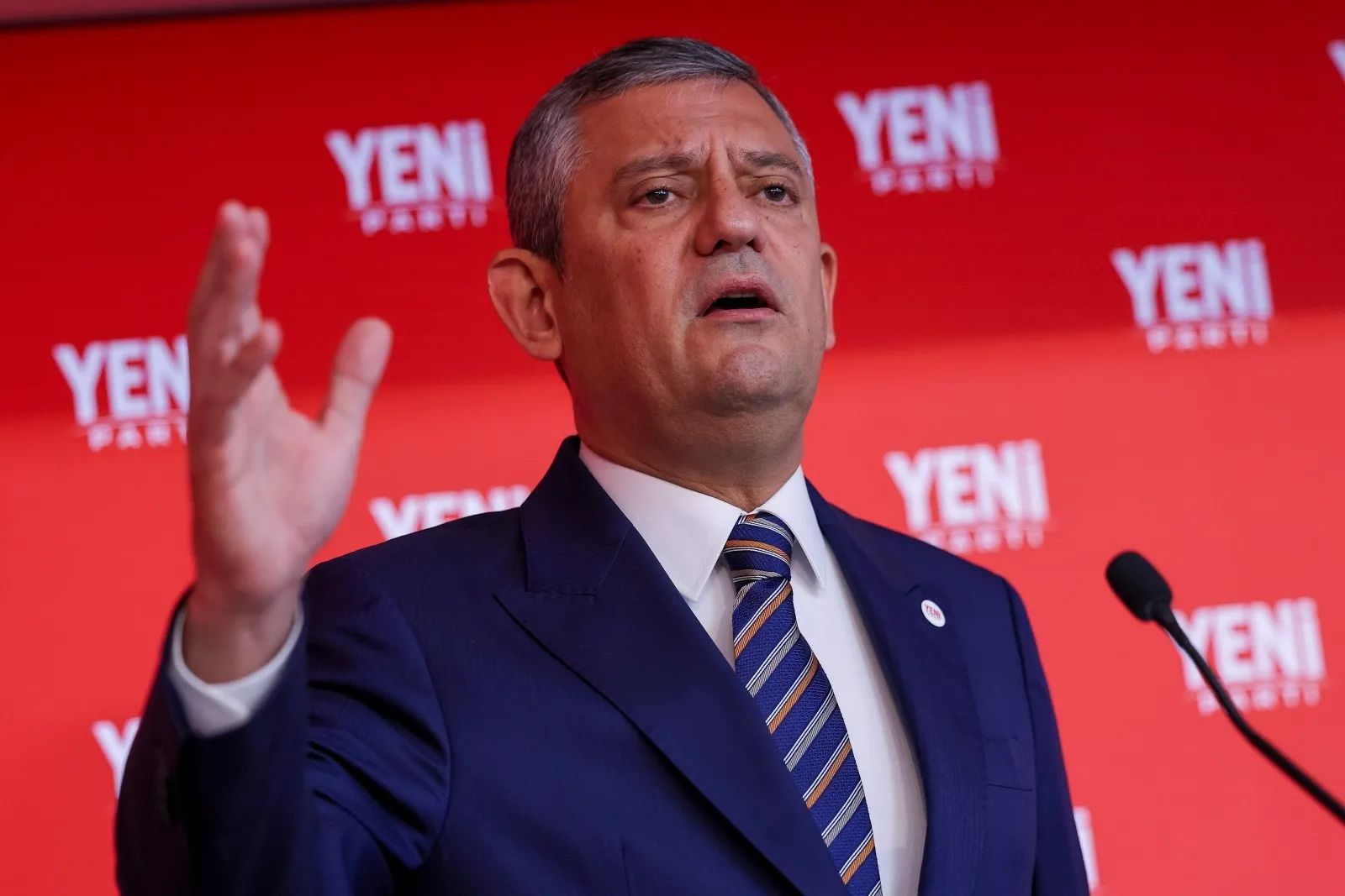 Yeni Parti kongrelerinde gerilim büyüyor: Antalya'da üye krizi, İzmir'de arbede