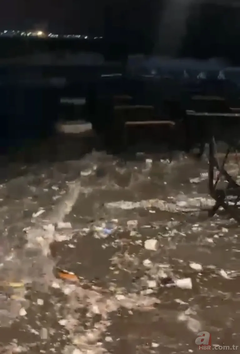 SON DAKİKA | Bursa Gemlik’te tsunamiyi andıran görüntüler! Araçlar ve dükkanlar sular altında... 11