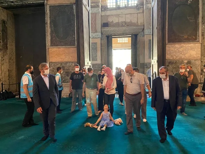 ABD Ankara Büyükelçisi Satterfield Ayasofya Camii’nde! İşte ziyaretten ilk görüntüler