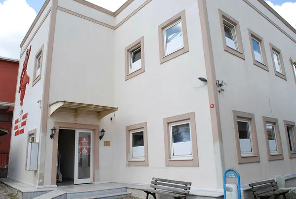 Pendik’teki Ali Baba Sultan Cemevi’nin penceresini kıran şüphelilerin suç dosyaları kabarık çıktı: Alkol alıp uyumak için cemevine girmişler