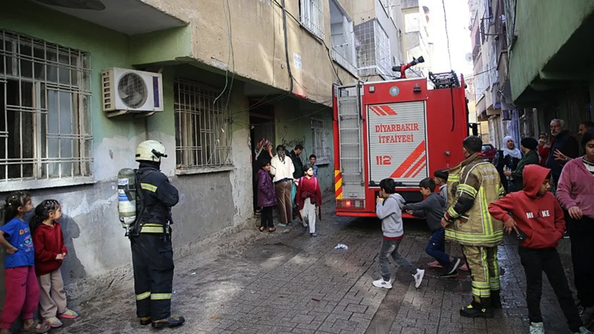 Diyarbakır'da korkutan yangın! 8 kişi dumandan etkilendi