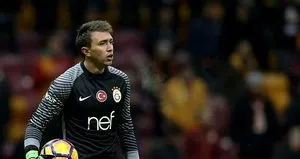 Muslera, Simovic’in rekorunu egale etmeye hazır