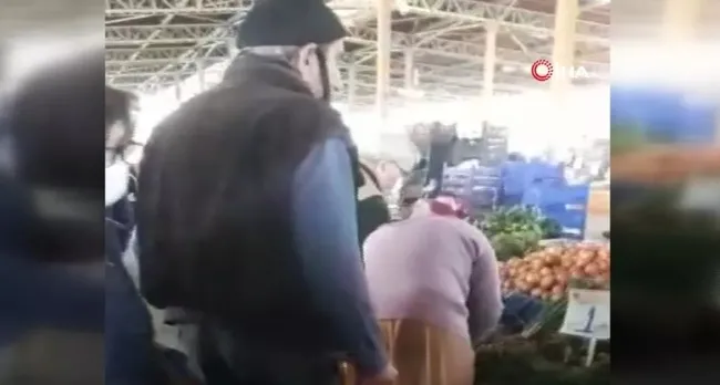 Aydın'da yaşlı adam semt pazarında önüne geleni taciz etti - 5