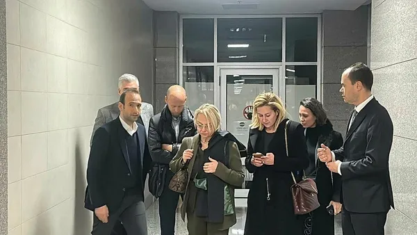 kamuoyunda-yuksek-karli-gizli-fon-adiyla-bilinen-dolandiricilik-davasinda-yeni-bilirkisi-raporu-1706021645637.jpeg Seçil Erzan davasında flaş gelişme! Dava dosyasına yeni bilirkişi raporu: İşte Arda Turan ile Erzan'ın mesaj kayıtları... - 1
