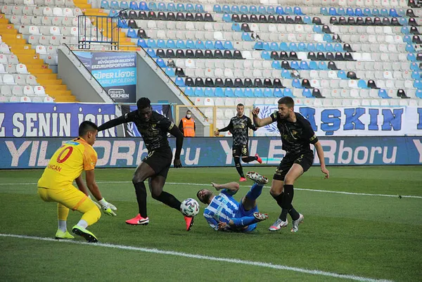 Süper Lig 8. hafta karşılaşması | Erzurumspor 1-1 Göztepe MAÇ SONUCU - 1