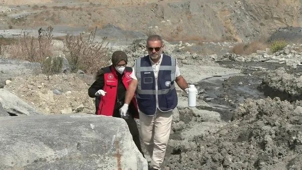 1695717087434.jpeg İstanbul'da kimyasal atık paniği! Su fokurdamaya başladı içine atılanlar paramparça oldu - 2