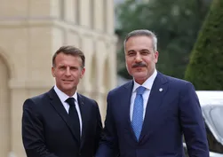 Dışişleri Bakanı Fidan Paris'te! Macron karşıladı