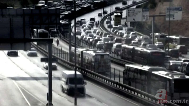 Sefaköy'de iki metrobüs çarpıştı! İşte kaza yerinden görüntüler 11