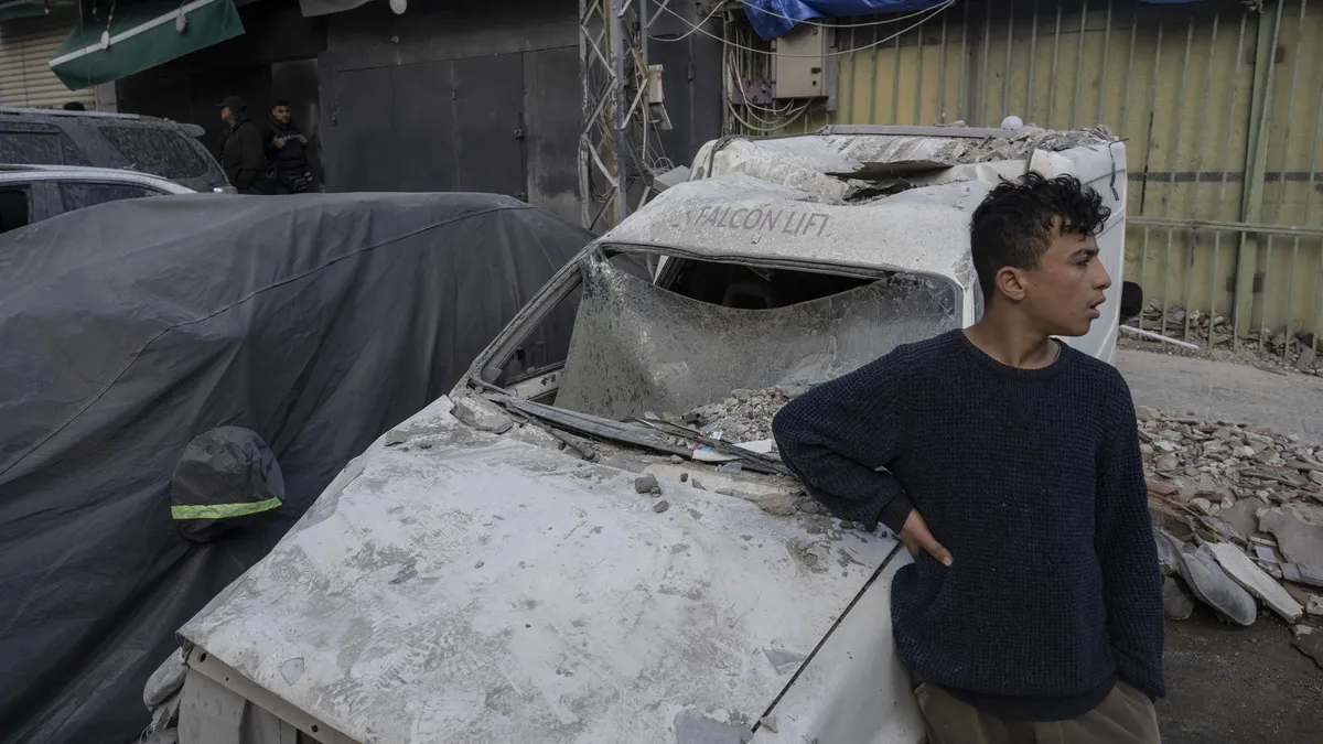 Katil İsrail’in Lübnan’daki kanlı yıkımı! Sur kenti hayalet şehre döndü