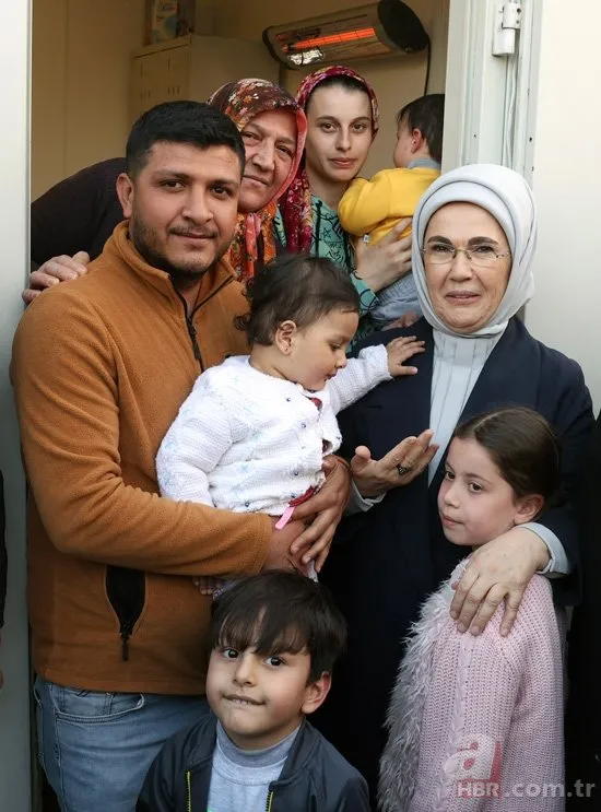 Emine Erdoğan ve BM Habitat İcra Direktörü Maimunah Mohd Sharif deprem bölgesini ziyaret etti