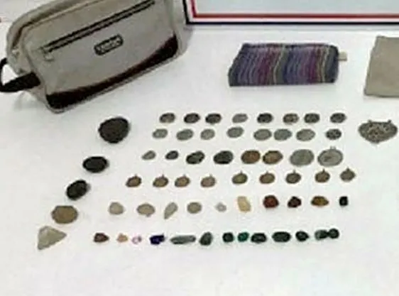 eskisehirde-durdurulan-aracta-tarihi-eserler-ele-gecirildi-1636969175657.jpg Eskişehir'de durdurulan araçta tarihi eserler ele geçirildi - 1