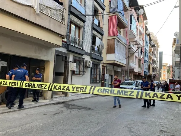 izmirde-balkondan-giren-damat-katliam-yapti-cinayetin-sebebi-pes-dedirtti-1660906134016.jpg İzmir’de balkondan giren damat katliam yaptı! Cinayetin sebebi ‘pes’ dedirtti - 1