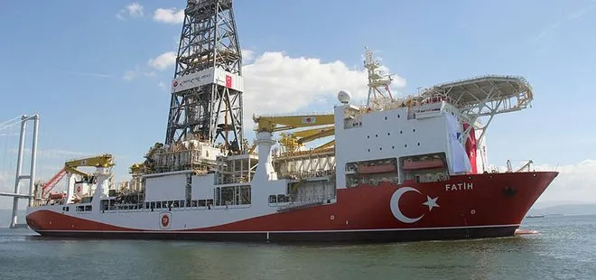Türkiye’nin ilk yerli sondaj gemisi Fatih Çanakkale Boğazı’ndan geçti