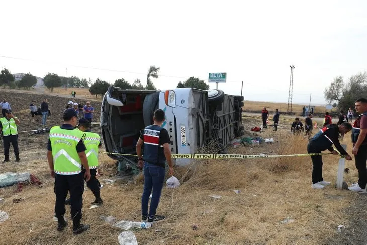 Amasya'da yolcu otobüsü devrildi! Çok sayıda ölü ve yaralı var! İşte olay yerinden ilk görüntüler