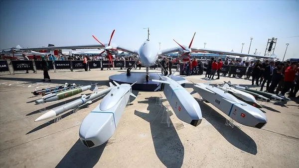 turkiye-yuzyilinda-dunyayi-degistirecek-t-kusagi-selcuk-bayraktar-tam-bagimsiz-ve-mureffeh-bir-turkiye-yolunda-1693211295752.jpg Türkiye Yüzyılı’nda dünyayı değiştirecek T Kuşağı! Selçuk Bayraktar: Tam bağımsız ve müreffeh bir Türkiye yolundayız - 3