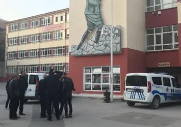 Ankara'da lisede civa paniği