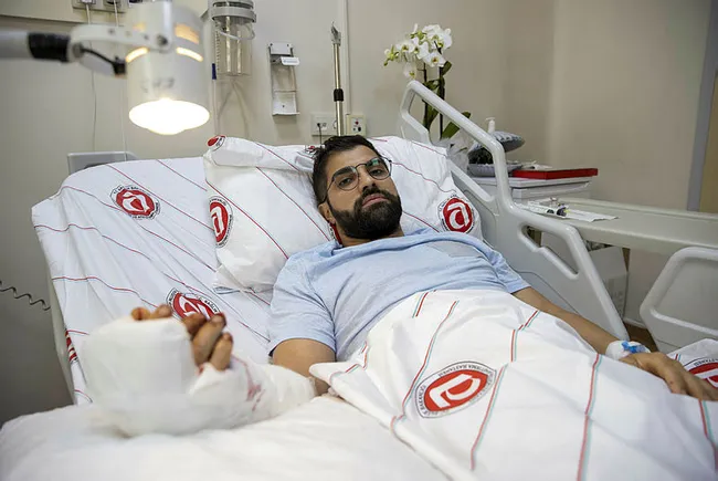 Ankara'da hastasının bıçakladığı doktor: 1 santim ile felç olmaktan kurtuldum - 1