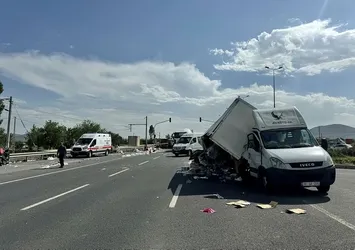 Kayseri'de feci kaza! İki kamyonet hurdaya döndü: 1 ölü, 4 yaralı
