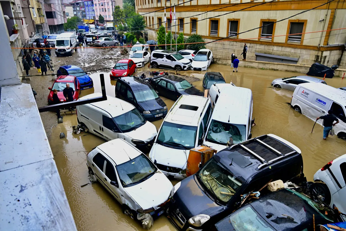 meteorolojiden-saganak-uyarisi-hafta-sonu-plani-yapanlar-dikkat-1793276365389.jpg İstanbul ve Akdeniz için kritik uyarı! Sağanak ve soğuk geri dönüyor: İşte gün gün hava durumu - 1