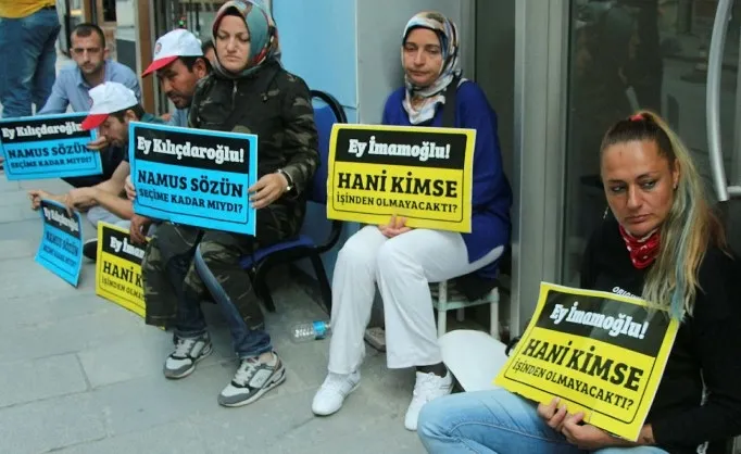 İBB'den işten çıkartılan bir grup işçi, CHP il binası önünde oturma eylemine başladı - 1