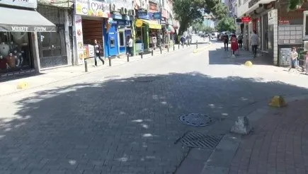 kadikoyde-surucu-ile-kagit-toplayicisi-arasinda-gerilim-tirmandi-bicakli-cekicli-tasli-kavga-1652869368774.jpg Kadıköy'de sürücü ile kağıt toplayıcısı arasında gerilim tırmandı: Bıçaklı, çekiçli, taşlı kavga - 1