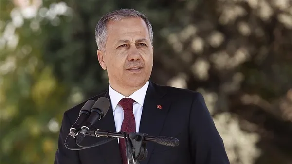 zehir-tacirlerine-yonelik-genis-capli-operasyon-icisleri-bakanligi-narkoguc-operasyonunun-detaylarini-duyurdu-1697869014947.jpg Zehir tacirlerine yönelik geniş çaplı operasyon! İçişleri Bakanlığı "narkogüç" operasyonunun detaylarını duyurdu - 2