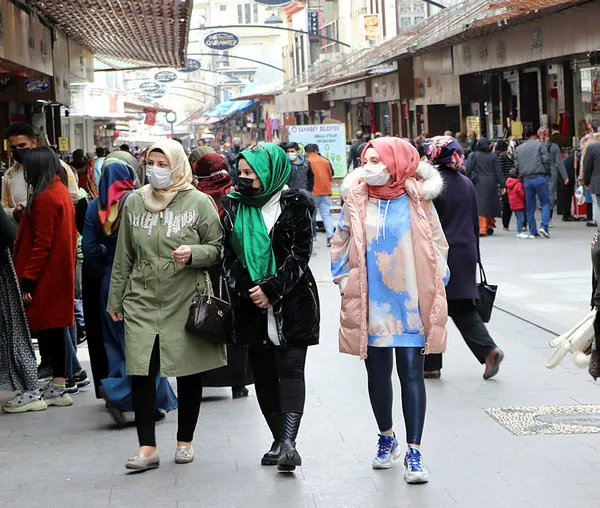 Koronavirüste 3. pik endişesi! Bu tarihe dikkat: Yeni kısıtlamalar gelebilir