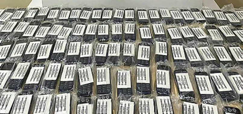 Son dakika: İstanbul'daki otogarda kaçak 410 cep telefonu ele geçirildi