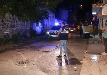 İzmir'de gece yarısı silahlı kavga dehşeti!