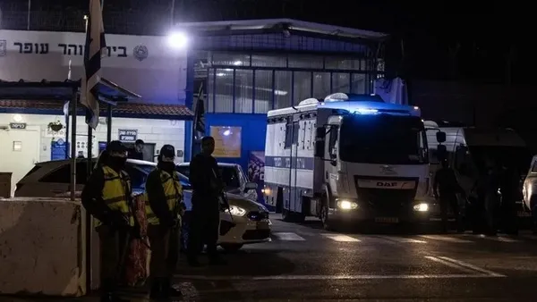 İşgalci İsrail mahkumiyetinden özgürlüğe! Filistinlilerin o anları yürekleri dağladı! Şükür namazı, kavuşma anı, gelecek hayalleri...