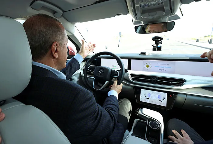 Mercedes’ten TOGG’a gelen Taha Uluhan: Başkan Erdoğan’ın çağrısı üzerine ülkeme döndüm - 2