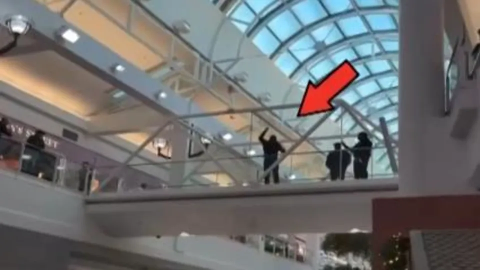 AVM’de böyle para saçtı! Sosyal medyayı salladı