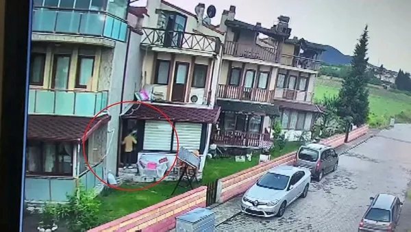 genc-kadin-dehseti-yasadi-evine-giren-tacizciden-kacarak-kurtuldu-1625521781455.jpeg Yalova'da dehşet anları! Balkondan evine girdi, genç kadın kaçarak kurtuldu - 1