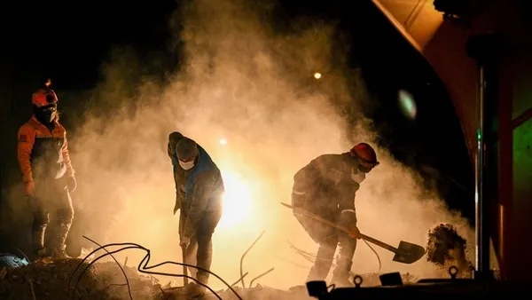 Asrın felaketinde yüzyılın dayanışması! Devlet ’Oradaydı’ milletiyle yan yana! Cumhurbaşkanımız ve Murat Kurum vardı...