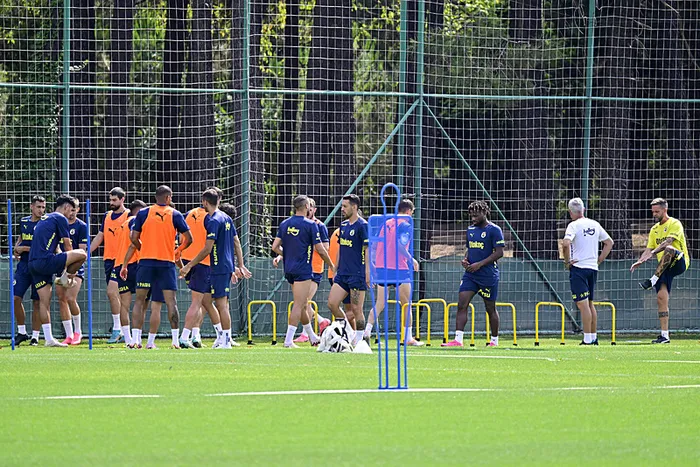 fenerbahcenin-sampiyonlar-ligi-kadrosu-belli-oldu-mourinhodan-9-isme-kesik-1721631876270.jpg Fenerbahçe'nin Şampiyonlar Ligi kadrosu belli oldu! Mourinho'dan 9 isme kesik... - 2
