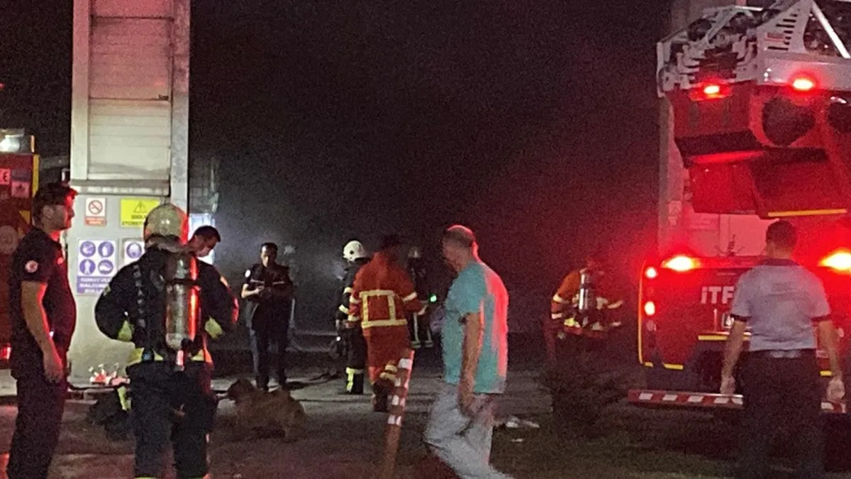 Kocaeli'de geri dönüşüm fabrikasında korkutan yangın!