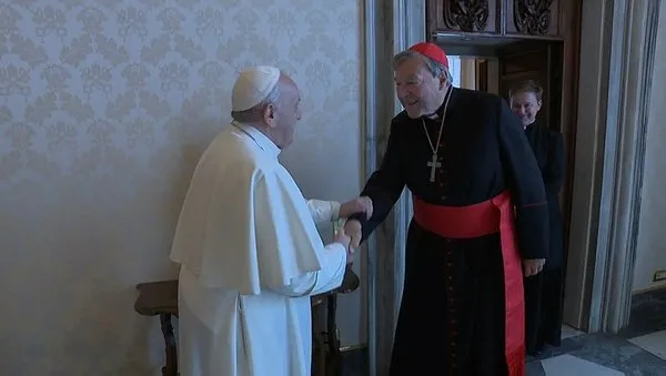 Tacizci Kardinal George Pell Papa ile buluştu - 2