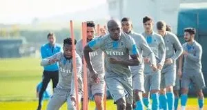 Sturridge ve Ekuban takımdan ayrı