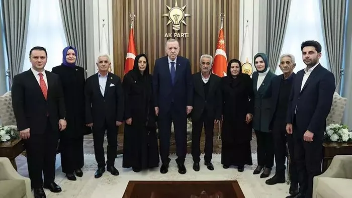 baskan-erdoganin-gorustugu-boz-ve-aykut-ailelerinden-cagri-teror-sona-ersin-1737275889224.jpeg Aile üyeleri geçtiğimiz günlerde Başkan Erdoğan ile bir araya gelmişti (A Haber arşiv)
