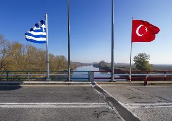 Yunanistan kaşıyor, kaşınıyor