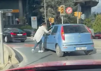 Gözü dönmüş maganda kadın dehşet saçtı: Çocuğunun yanında dakikalarca darbedildi