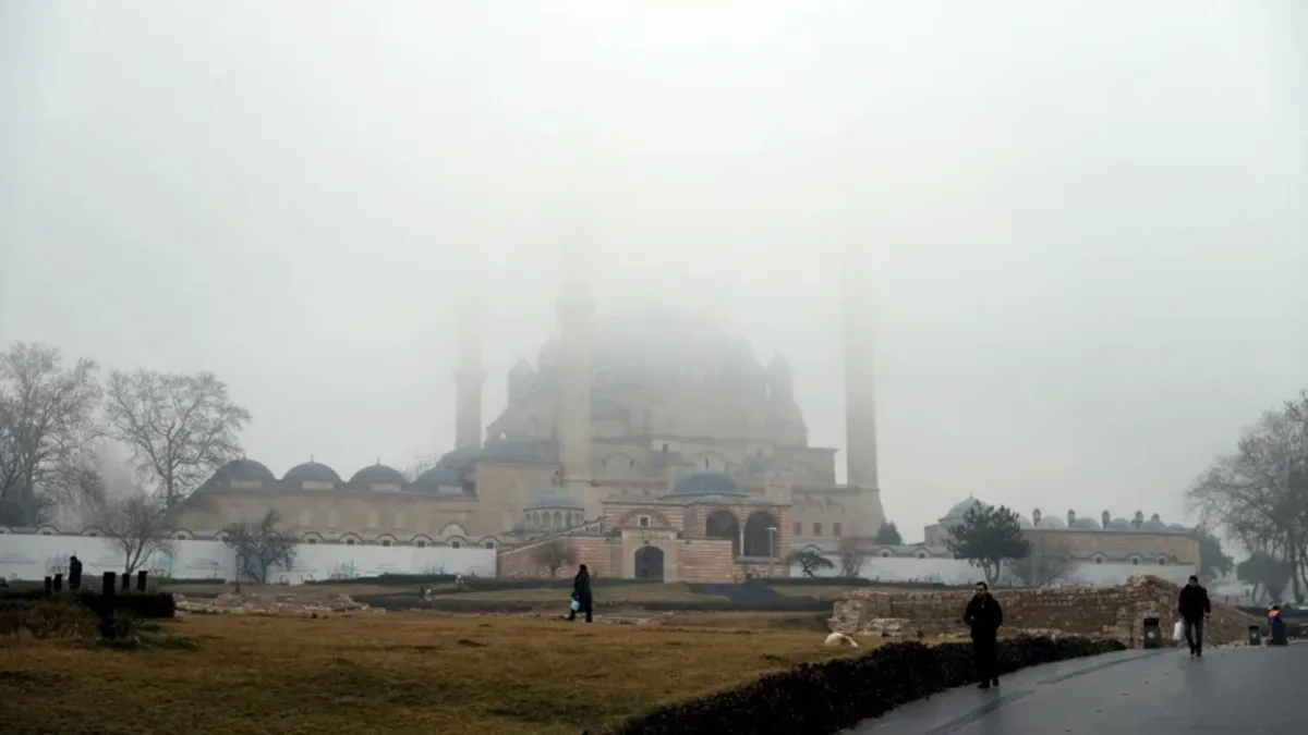 Edirne ve Tekirdağ'da sis etkili oldu
