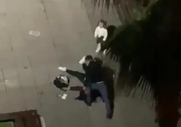 Samsun’da dehşete düşüren görüntü! Çocuğunun gözü önünde defalarca tekmeledi | O cani tutuklandı