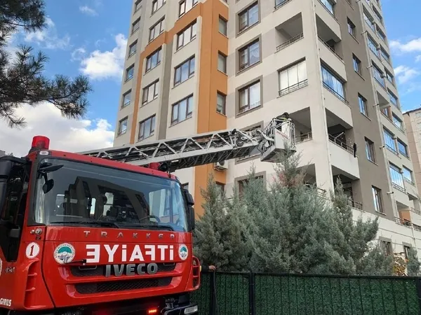 kayseride-kule-donen-evdeki-kuran-i-kerimin-sayfalari-sapasaglam-kaldi-1634823801747.jpg Kayseri’de küle dönen evdeki Kur'an-ı Kerim'in sayfaları sapasağlam kaldı - 1