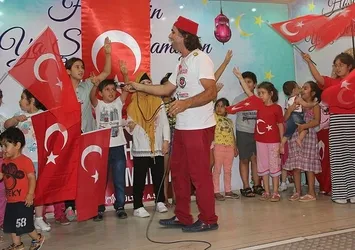Demokrasi nöbetindeki çocuklar ona emanet