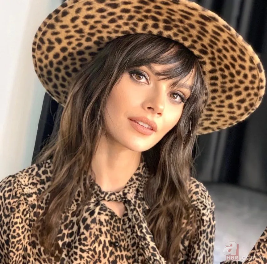 Herkes ikizi sanıyor! Uzak Şehir'in Alya'sı Sinem Ünsal'ın kardeşine bakın 6