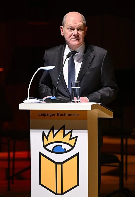 Soykırımcı İsrail’e destek veren Almanya Başbakanı Olaf Scholz’a Gazze protestosu! Bu bir insani felaket değil soykırım