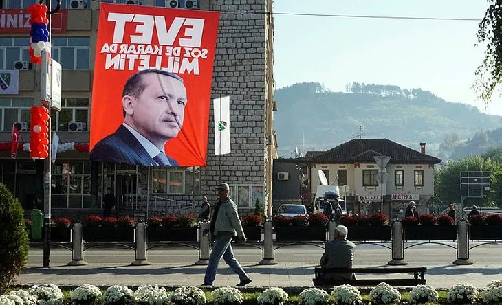 Sırbistan’da Erdoğan’ı Türk bayraklarıyla karşıladılar