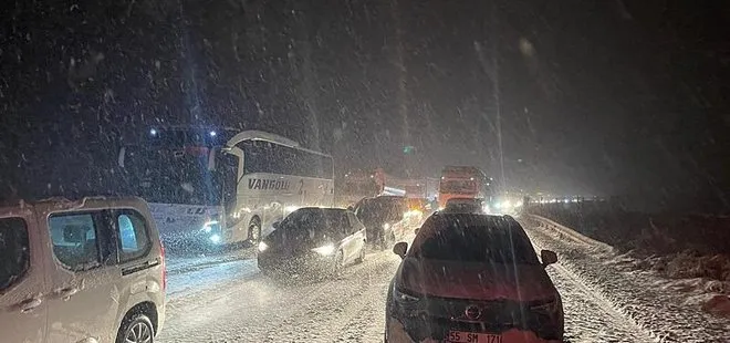 Kar yağışı nedeniyle Anadolu Otoyolu ulaşıma kapandı | Bakan Uraloğlu’ndan açıklama: Teyakkuzdayız