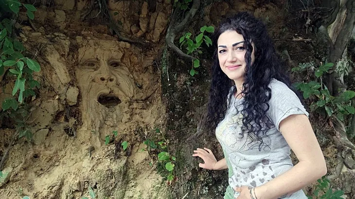 Bu yazıyı gören şaştı kaldı! Meyve bıçağıyla ağaç köklerine…